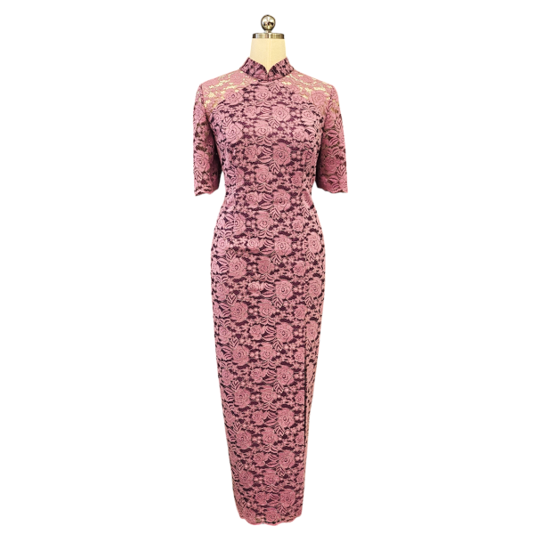 Plus-Sized Dusty Pink Corded Lace Long Cheongsam with Three-Quarter Sleeves