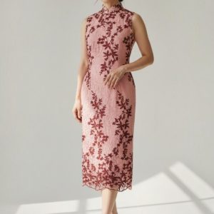 Pink Mid-Length Sleeveless Cheongsam with Maroon Corded Embroidery