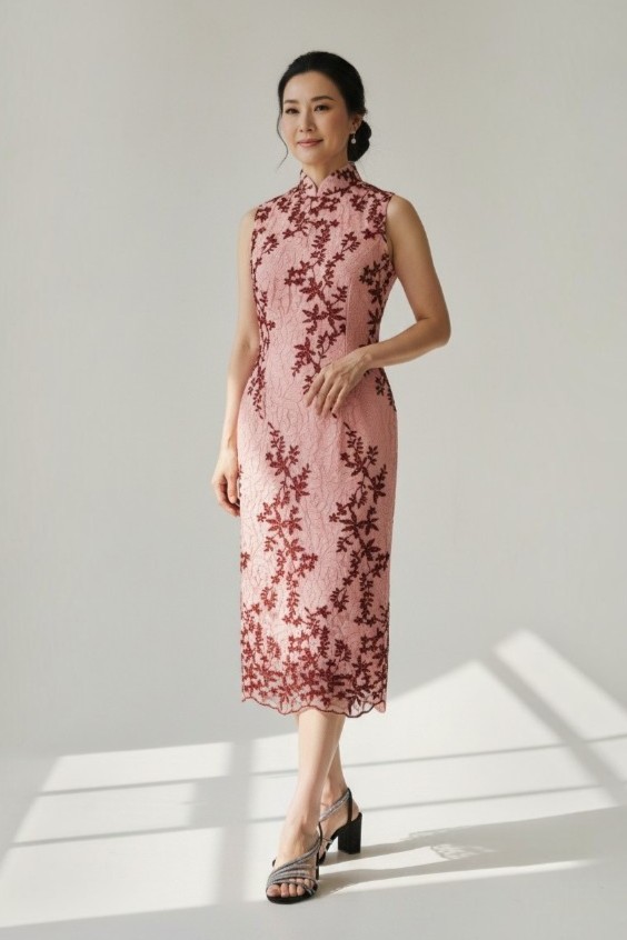 Pink Mid-Length Sleeveless Cheongsam with Maroon Corded Embroidery